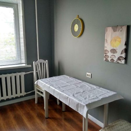 Stylish Apartment In The Gold Square Of Almatî Exterior foto