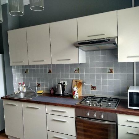 Stylish Apartment In The Gold Square Of Almatî Exterior foto