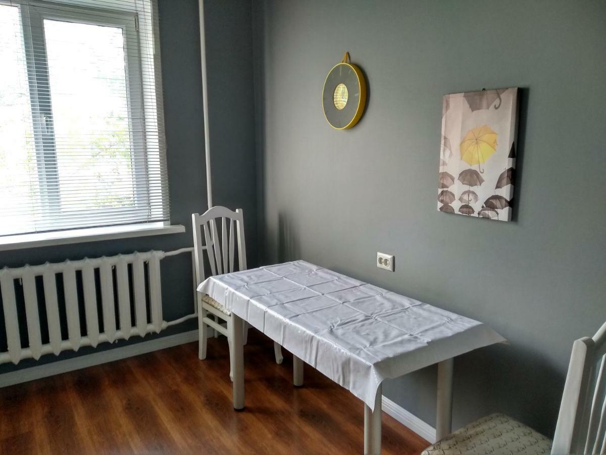 Stylish Apartment In The Gold Square Of Almatî Exterior foto