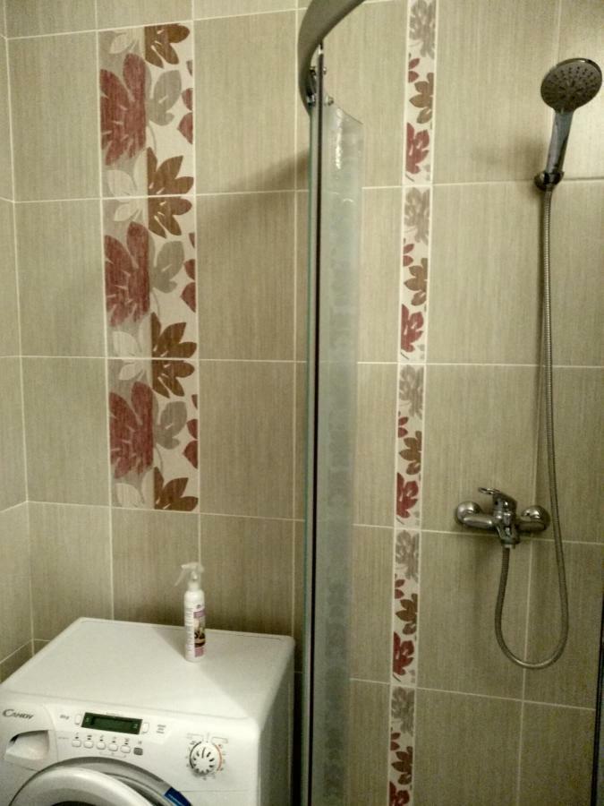 Stylish Apartment In The Gold Square Of Almatî Exterior foto