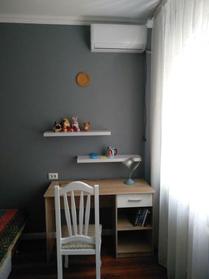 Stylish Apartment In The Gold Square Of Almatî Exterior foto